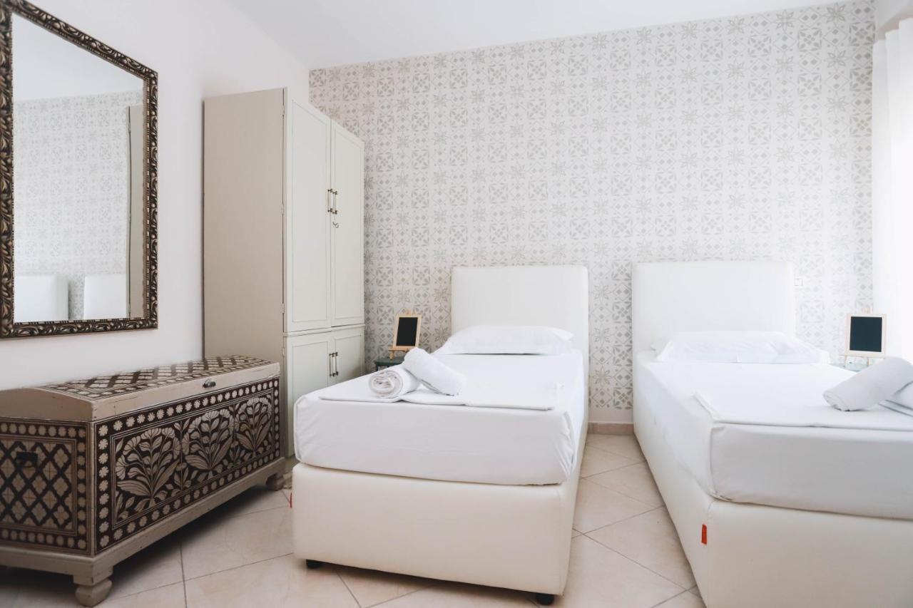 Large Apartment Near The Seaside Boulevard Lungomare Vlore Exterior photo