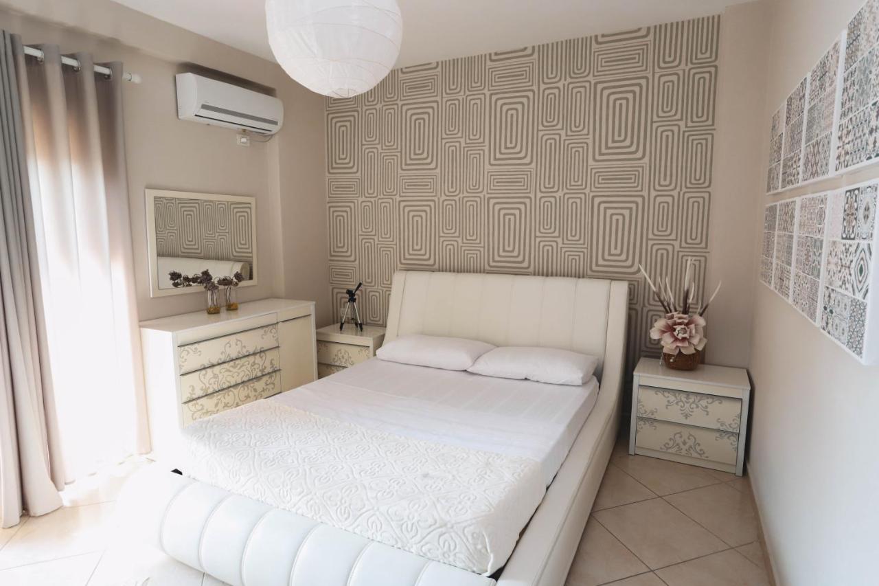 Large Apartment Near The Seaside Boulevard Lungomare Vlore Exterior photo